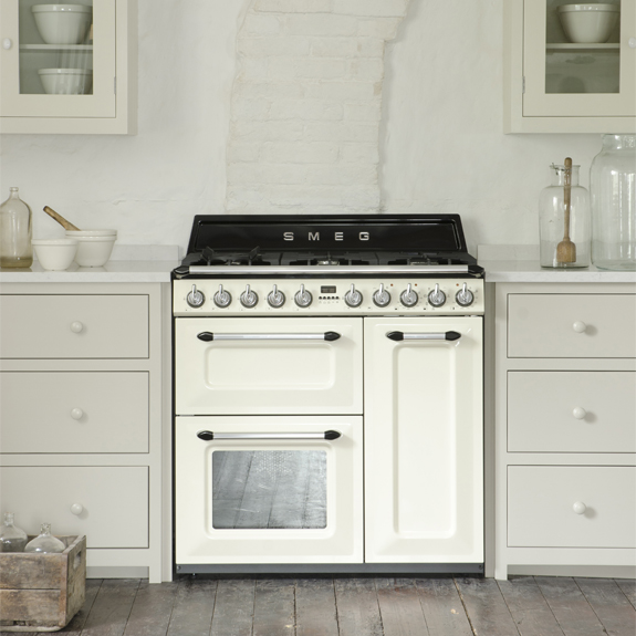 Smeg Victoria 90cm Freestanding Cooker - Cream TRA93P - Reilly's ...